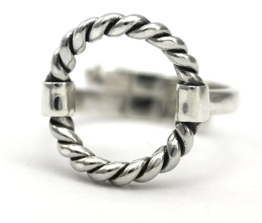 SURA Round Fitted Twisted Wire Ring