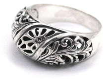 Load image into Gallery viewer, WEDA Floral Tapered Ring
