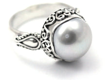 Load image into Gallery viewer, SANUR Fresh Water Pearl Ring
