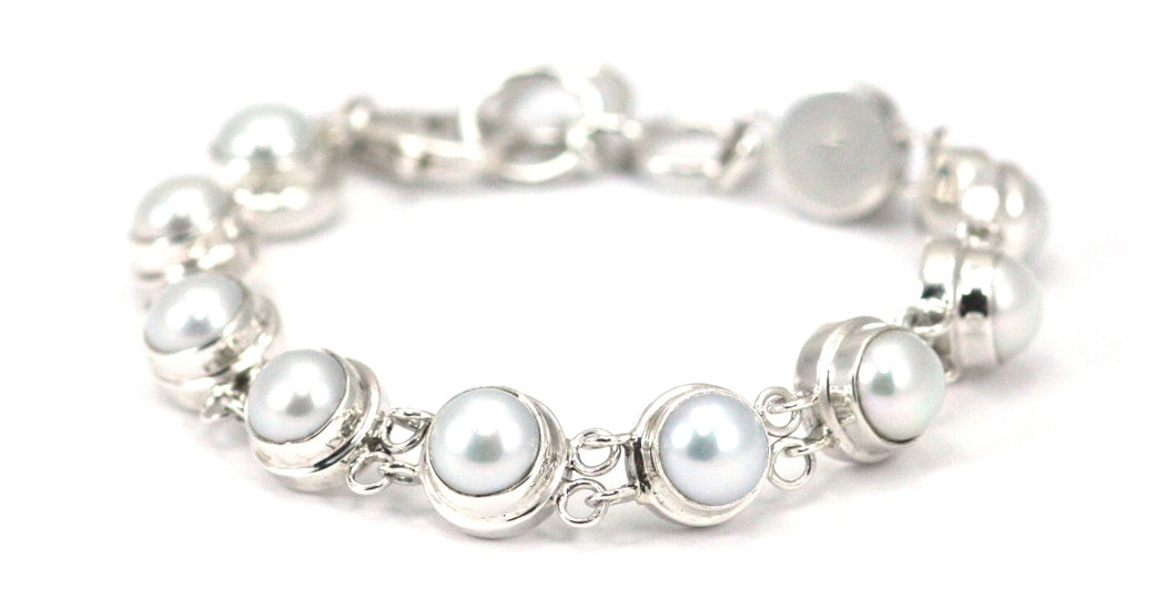PADMA Fresh Water Pearl Station Bracelet