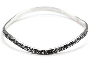 Decorative Floral Wave Shape Bangle Bracelet