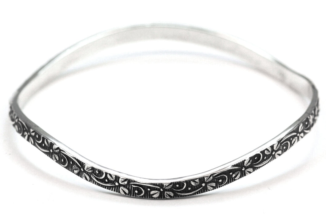 Decorative Floral Wave Shape Bangle Bracelet