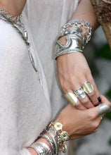 Load image into Gallery viewer, LUNA Disc station bracelet
