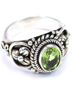 PADMA Peridot Flower Ring